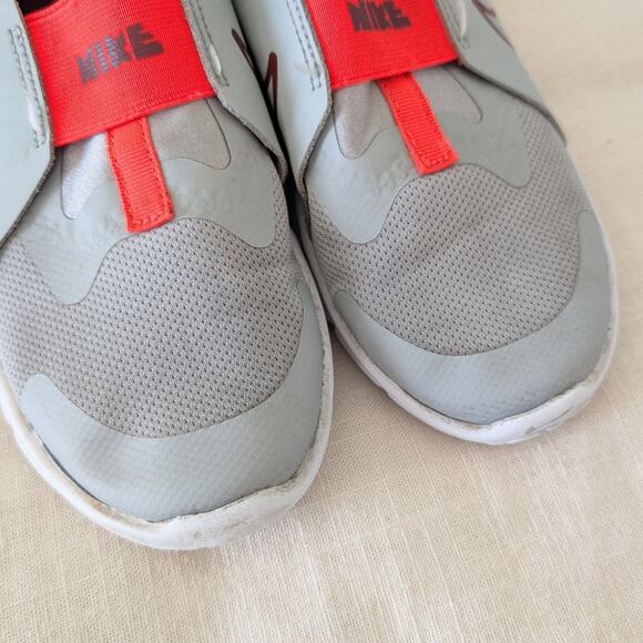Nike Flex Runner 2 Boys Running Slip On Sneaker Gray/Red size 2 - Picture 4 of 9